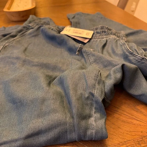 NWT Travis Matthews Wide-Leg Pants with Side Slits - Picture 8 of 16